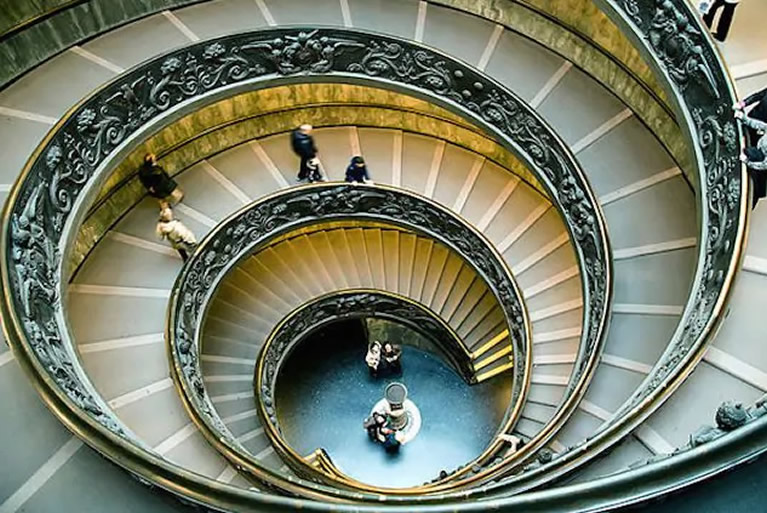 Die doppelt gewendelte Spiraltreppe in den Vatikanischen Museen in Rom